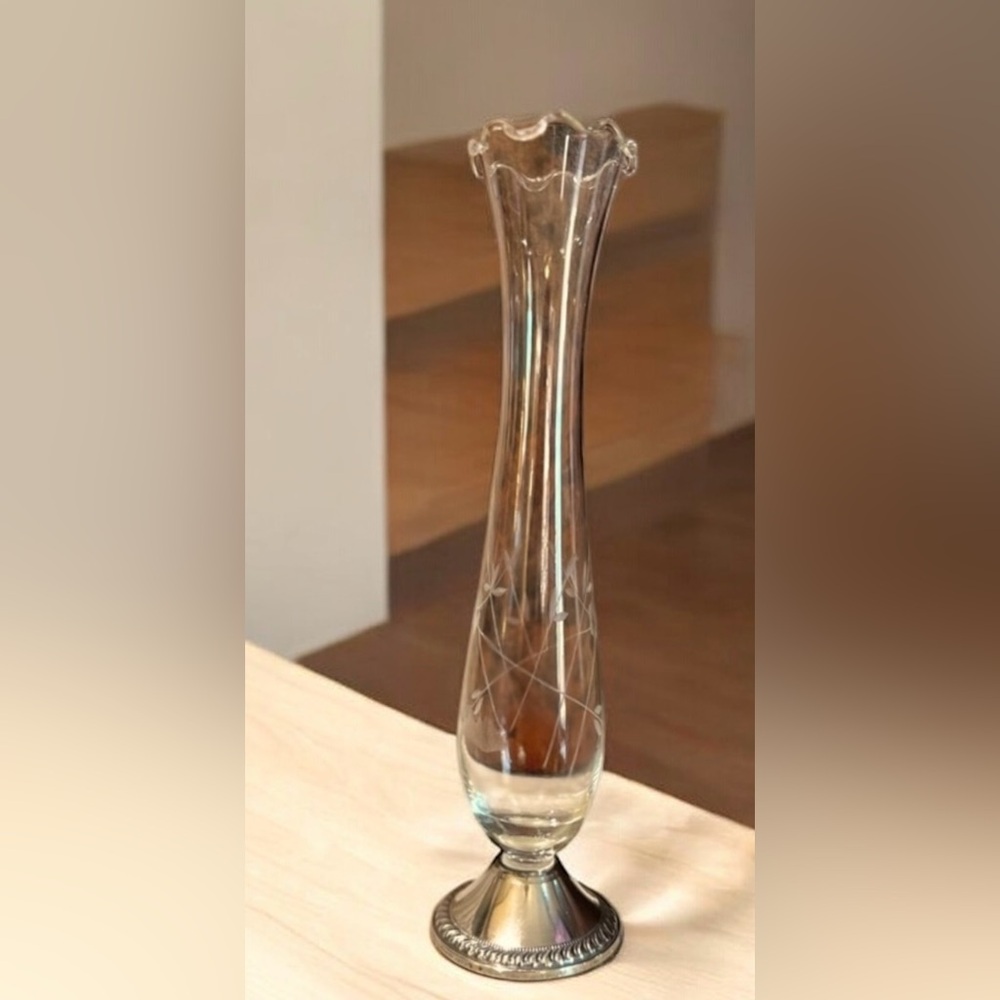 Vintage Duchin Creation Sterling
Weighted Bud Vase Crystal
Etched Flowers